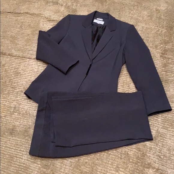 Ladies Calvin Klein pants suit - Picture 1 of 8